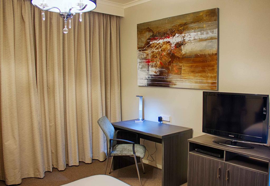 Mantra Pavilion Hotel Wagga Wagga Exterior photo